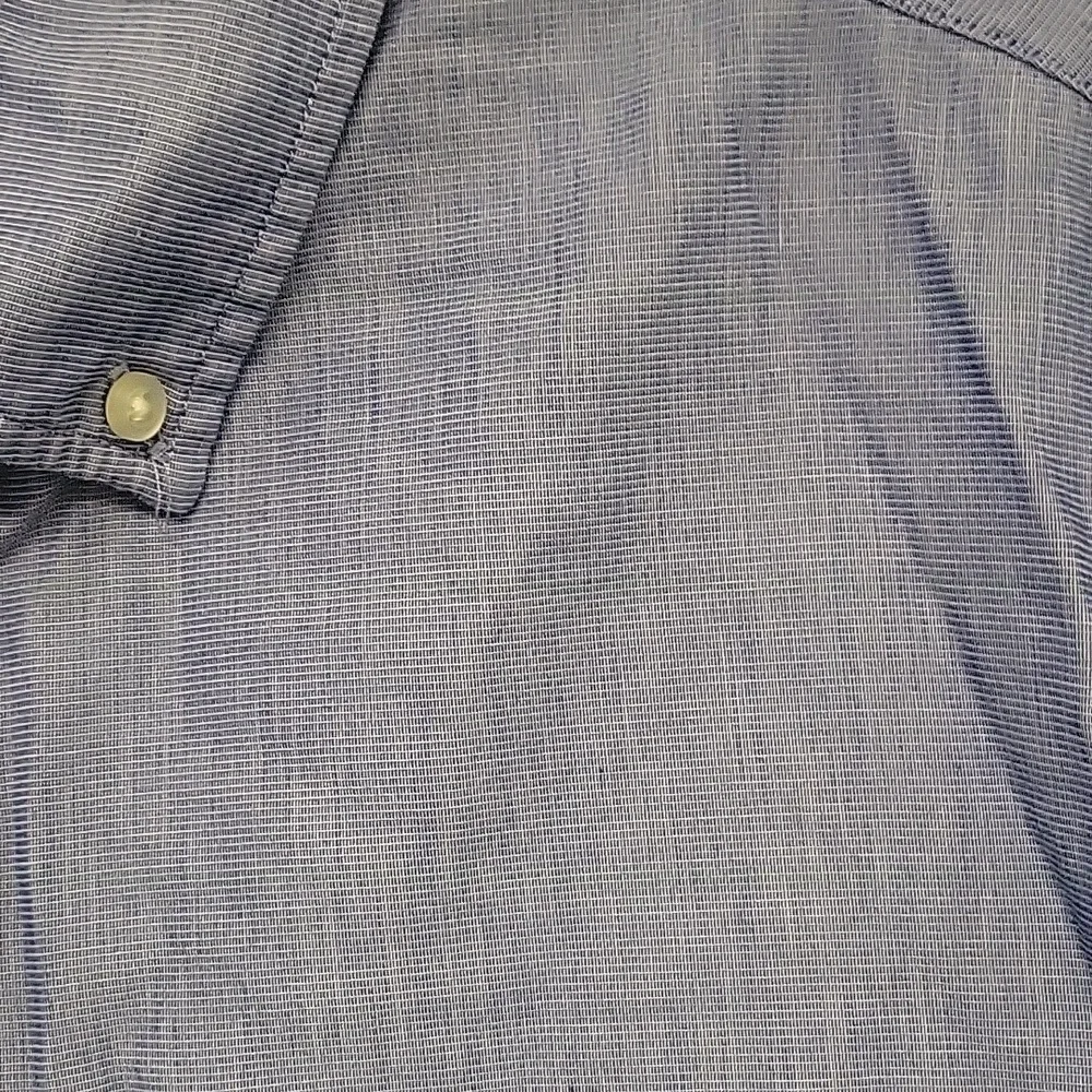 Banana Republic Light Blue Casual Button-Down Shirt